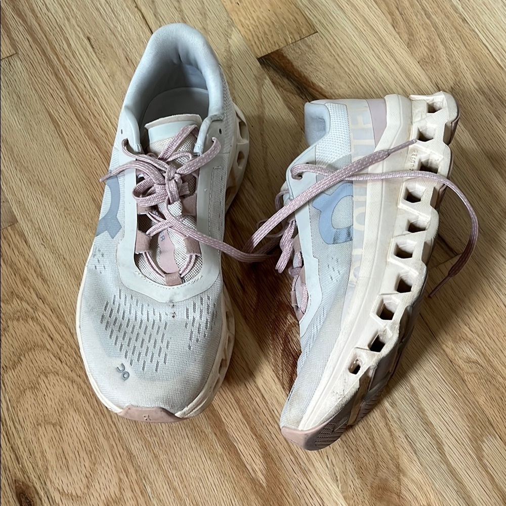 On Running Women's Cloudmonster Running Shoes - blush Pink
